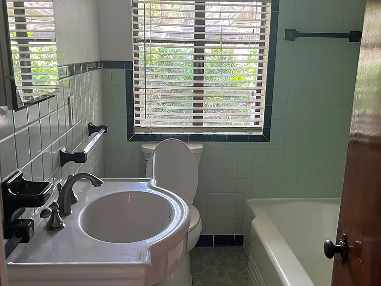 310 W Oak Dr — Photo 7