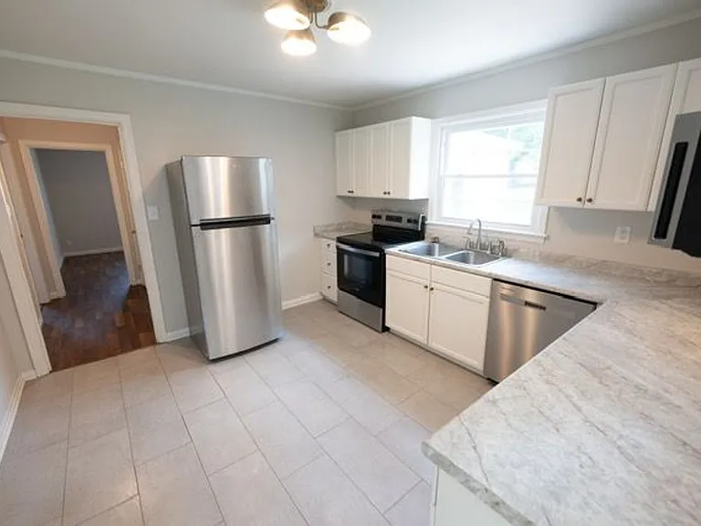 2240 McClung Ave — Photo 6