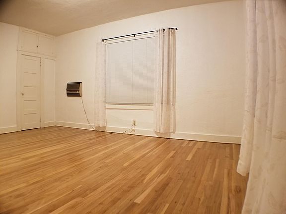 2nd image of 406 Mesa St SE