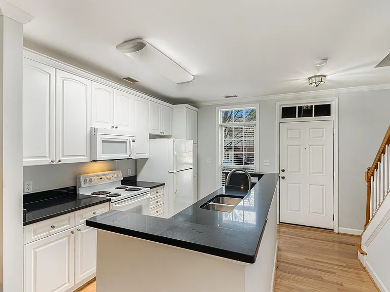 111 Ellington Oaks Ct — Photo 7