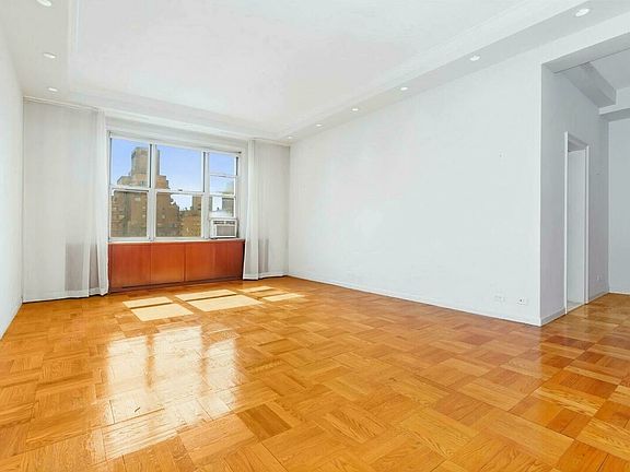 3rd image of 220 Madison Ave