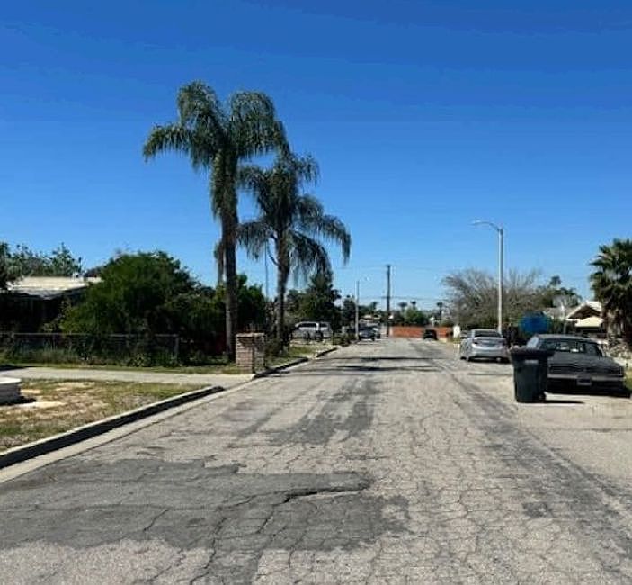 Exterior Neighborhood (street photo)