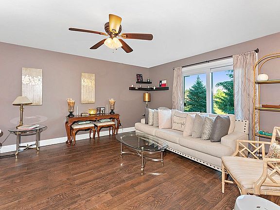 3rd image of 2240 Country Club Dr