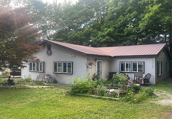 2nd image of 726 Cole Rd