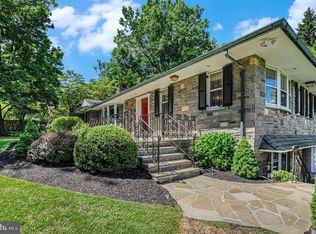 860 Thomas Rd, Lafayette Hill, PA 19444