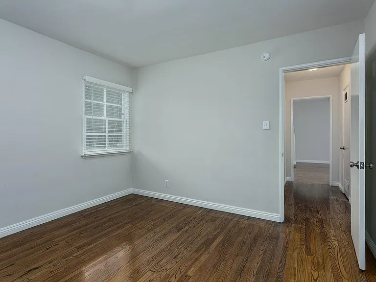 12309 Oxnard St #2 — Photo 13