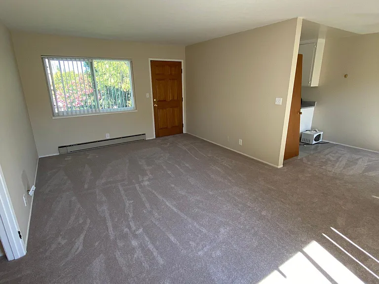 842 N Rengstorff Ave #L — Photo 2