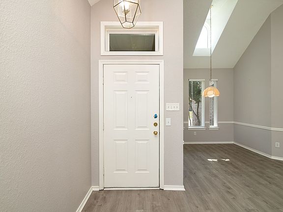 3rd image of 1329 Maywood Ct