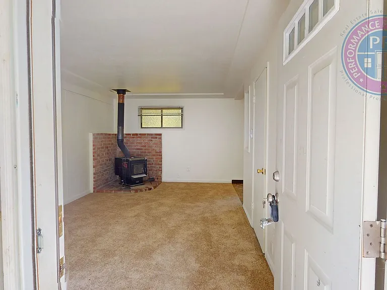 4333 NE 63rd Ave — Photo 2