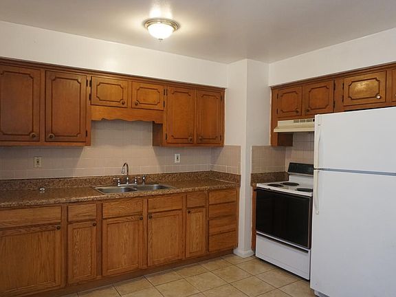 2nd image of 436 Woodview Ave #B