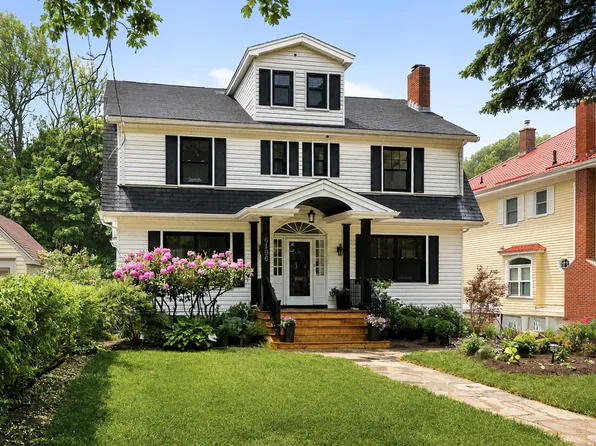 6196 Oakland Rd, Halifax, NS B3H 1P2