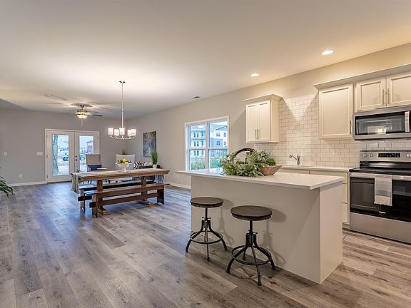 4th image of 8585 Pebble Creek Dr