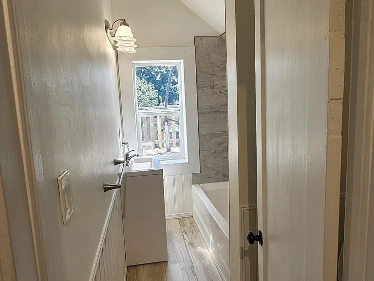 17 Bowes Ave #2 — Photo 11
