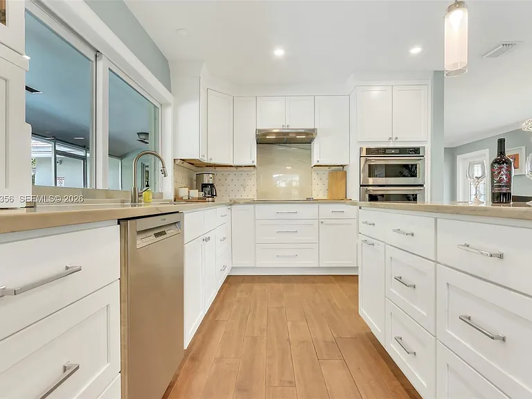 5800 NE 15th Ave — Photo 6
