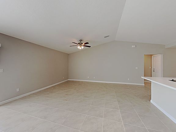 4th image of 1820 SE Berkshire Blvd