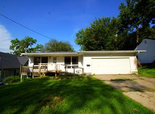 708 15th St, Bettendorf, IA 52722