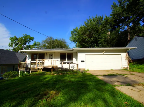 708 15th St, Bettendorf, IA 52722