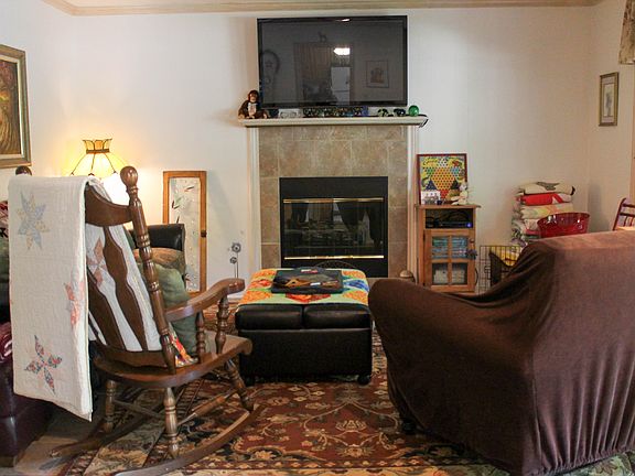 5th image of 1071 Hazel St