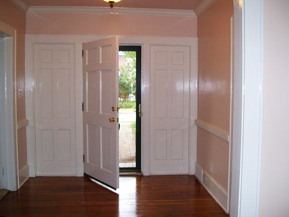 3rd image of 414 W Gold St