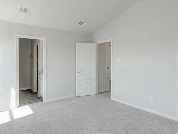 5th image of 449 Regency Ln