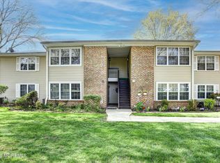 13 Boxwood Ter, Red Bank, NJ 07701