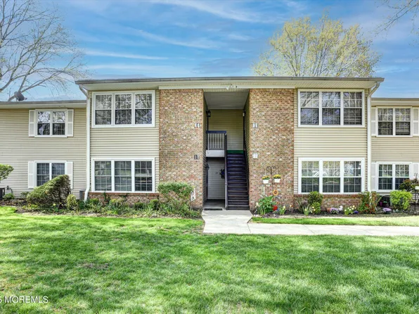 13 Boxwood Terrace, Red Bank, NJ 07701