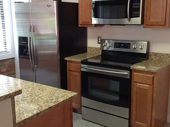 3rd image of 886 Hunter Ave