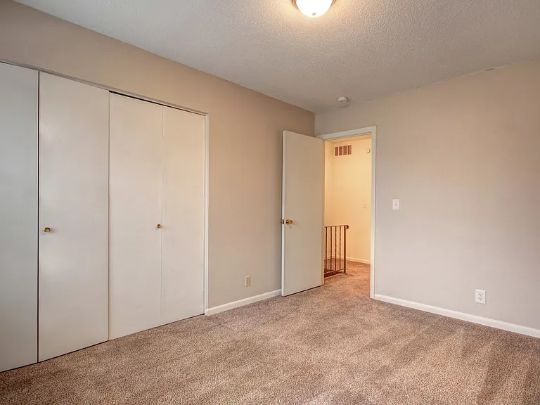 1515 Lincolnshire Dr — Photo 25