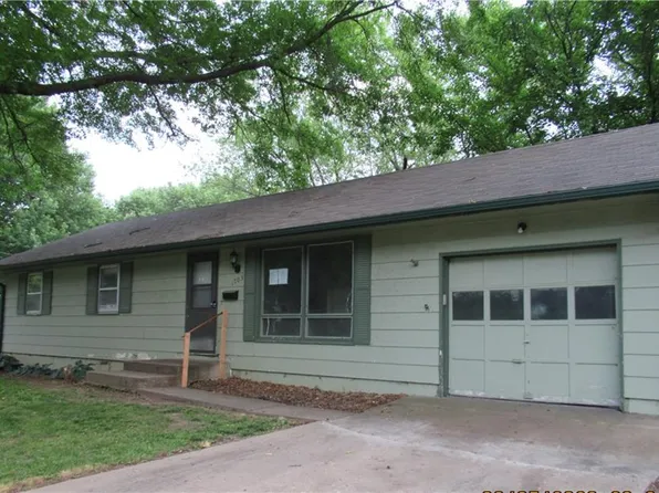 1703 Dakota St, Leavenworth, KS 66048