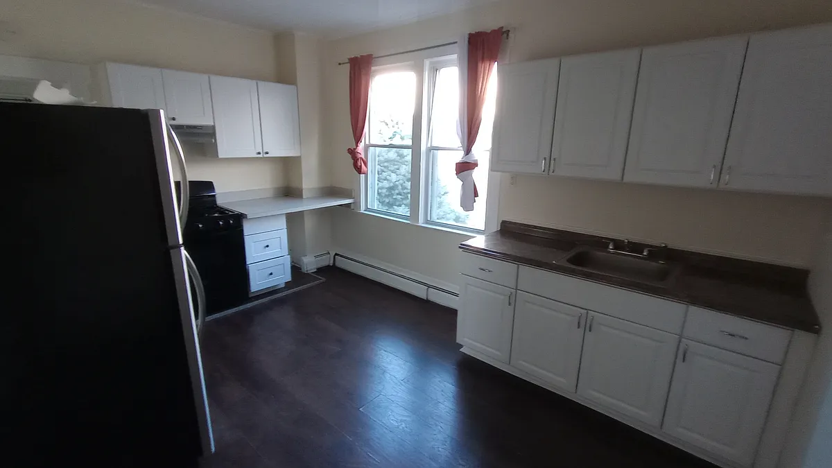 Kitchen - 395 Lanza Ave #3
