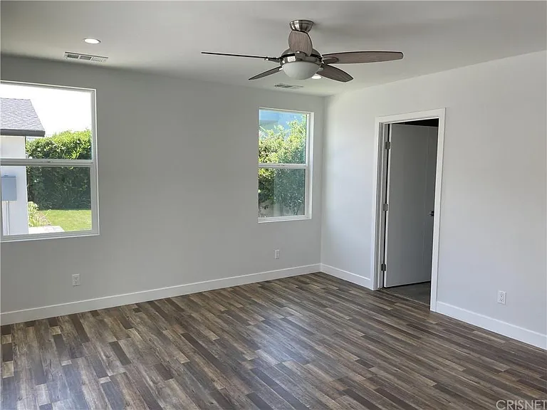 6824 Tobias Ave — Photo 8