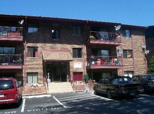 8473 Archer Ave APT 201, Willow Springs, IL 60480