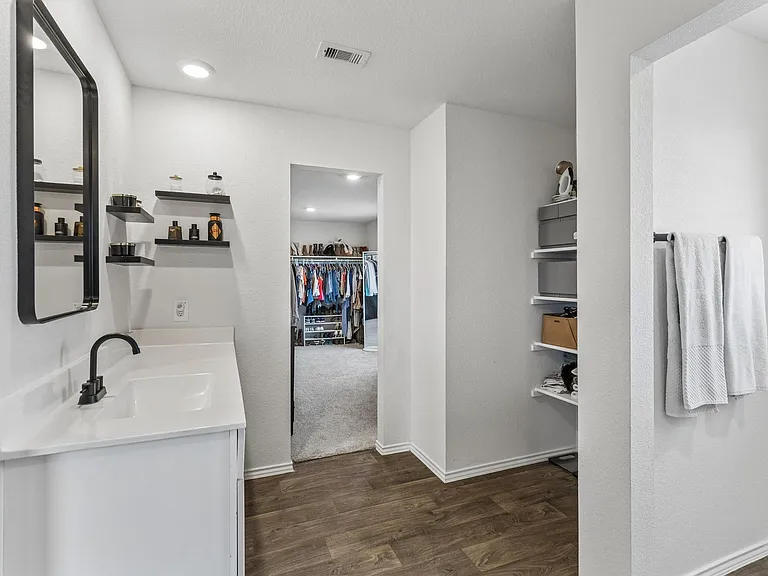 343 Sickle Loop — Photo 26