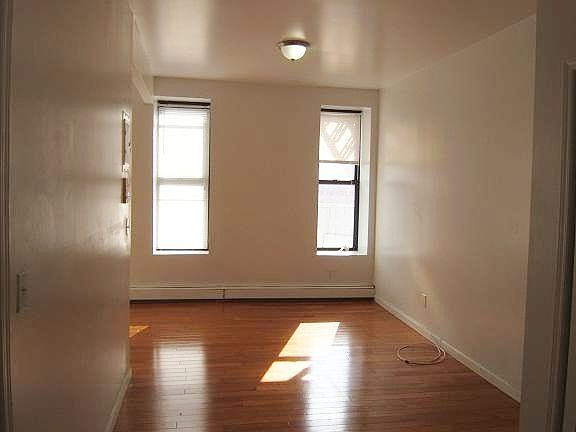 5th image of 201 E 118th St APT 2D