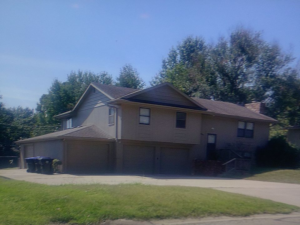 1st image of 2741 SE 32nd St