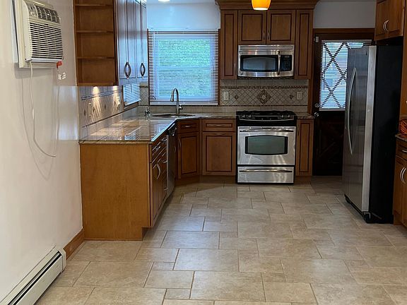 3rd image of 106 Eagle St #1