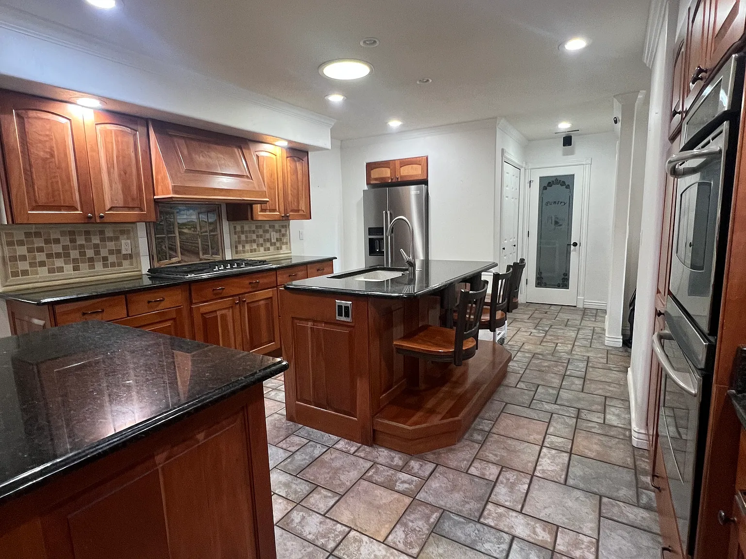 4 bed, 3.5 bath, 2408 sqft, $2,950 — Photo 4