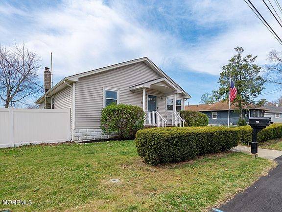 3rd image of 238 Forepeak Avenue