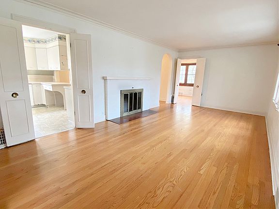 4th image of 1524 Thornwood Dr
