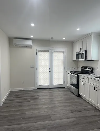 1718 W 83rd St #STUDIO Photo 1