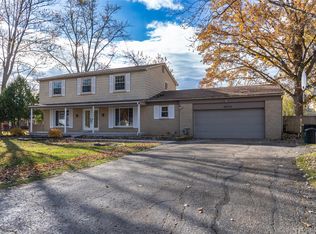 25315 Lyncastle St, Farmington Hills, MI 48336