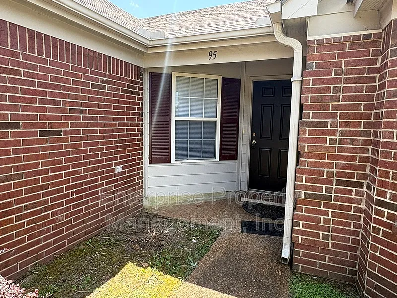 3 bed, 2.0 bath, 1800 sqft, $1,900 — Photo 4