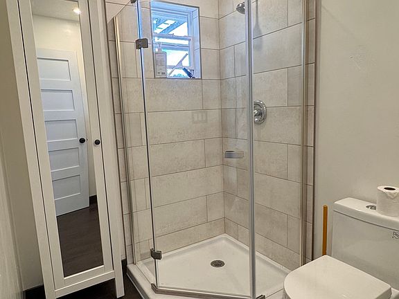 5th image of 204 Highview Dr