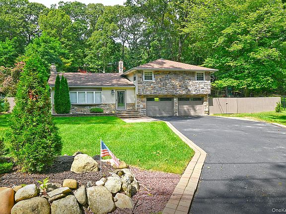 2nd image of 150 Hallock Landing Road