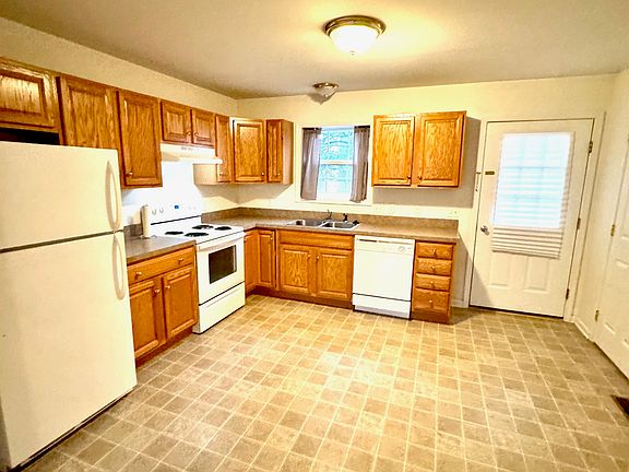 70 Blettner Ave., Unit #9 -- Kitchen