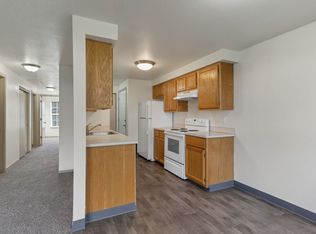 800 N Pine St APT 4203, Canby, OR 97013