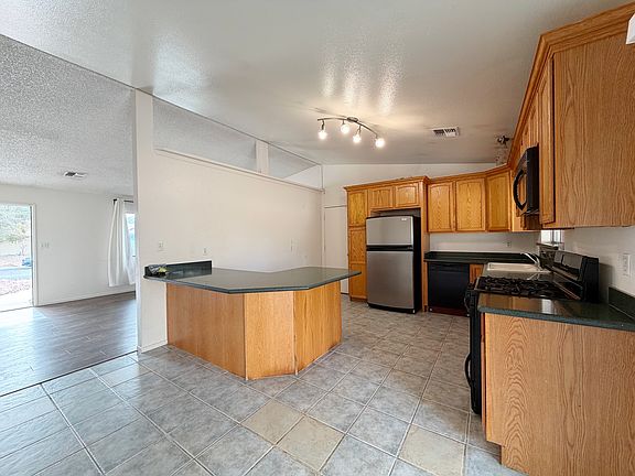 5th image of 4624 Charger Ave