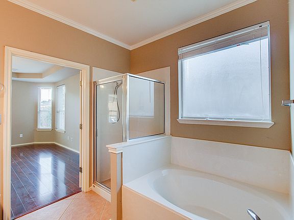 4th image of 718 Stansted Manor Dr