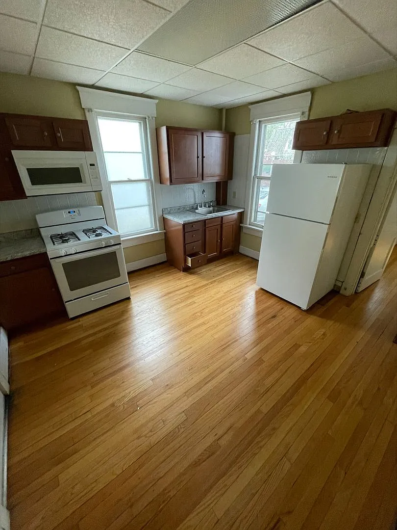 606 W Iowa St — Photo 2