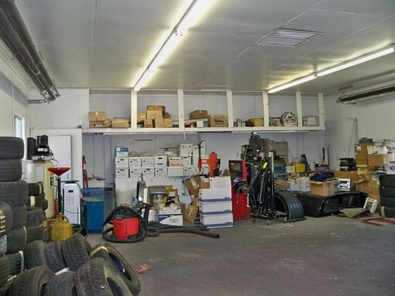 5th image of 1018 White Oak St